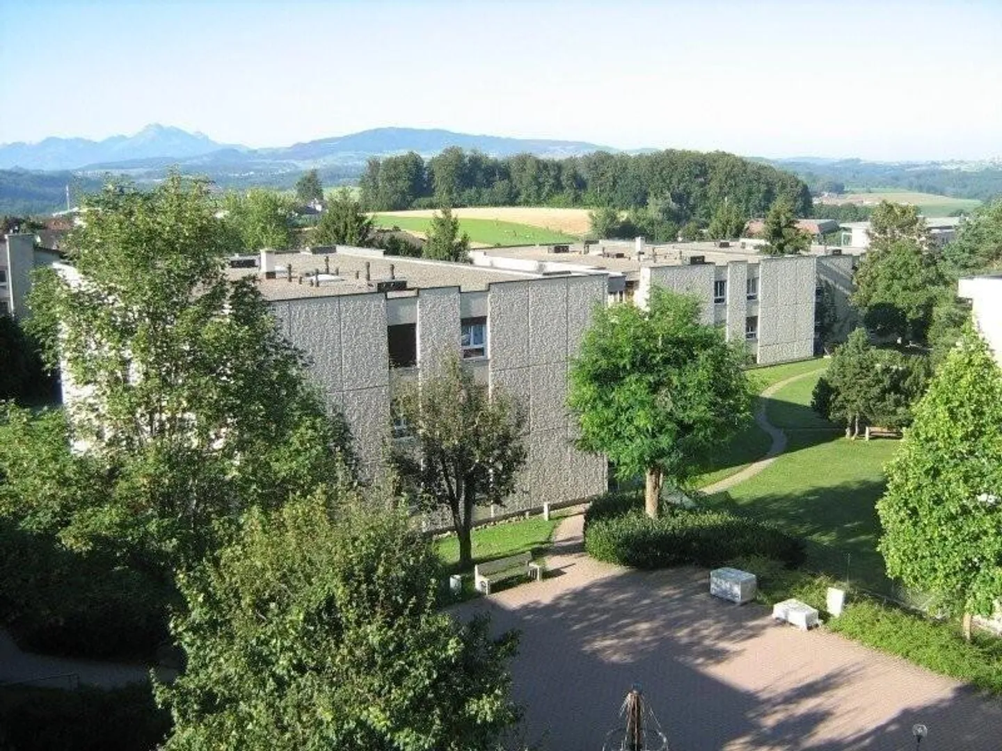 Appartamento moderno con balcone - Foto 3 di 8