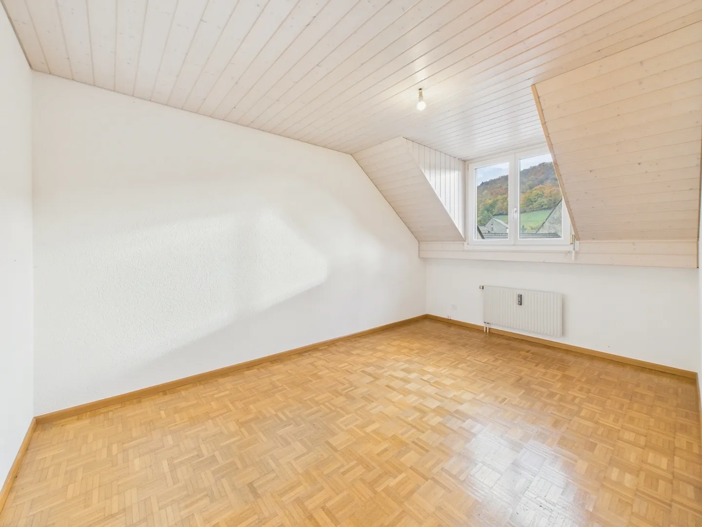 Grosszügige 5.5-Zimmer Dachwohnung in Rothenfluh, Kanton BL - Foto 8 von 10