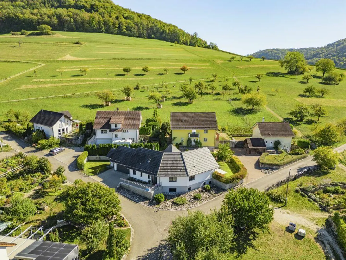 Charming Family Home in Osterfingen - Photo 28 of 29