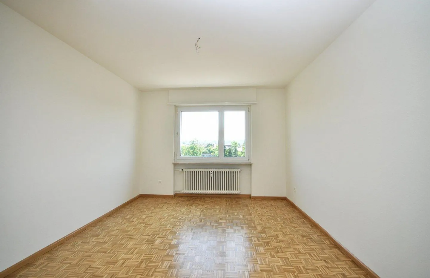 Charming 3-room apartment with balcony in the popular Iselin district - Photo 4 of 8