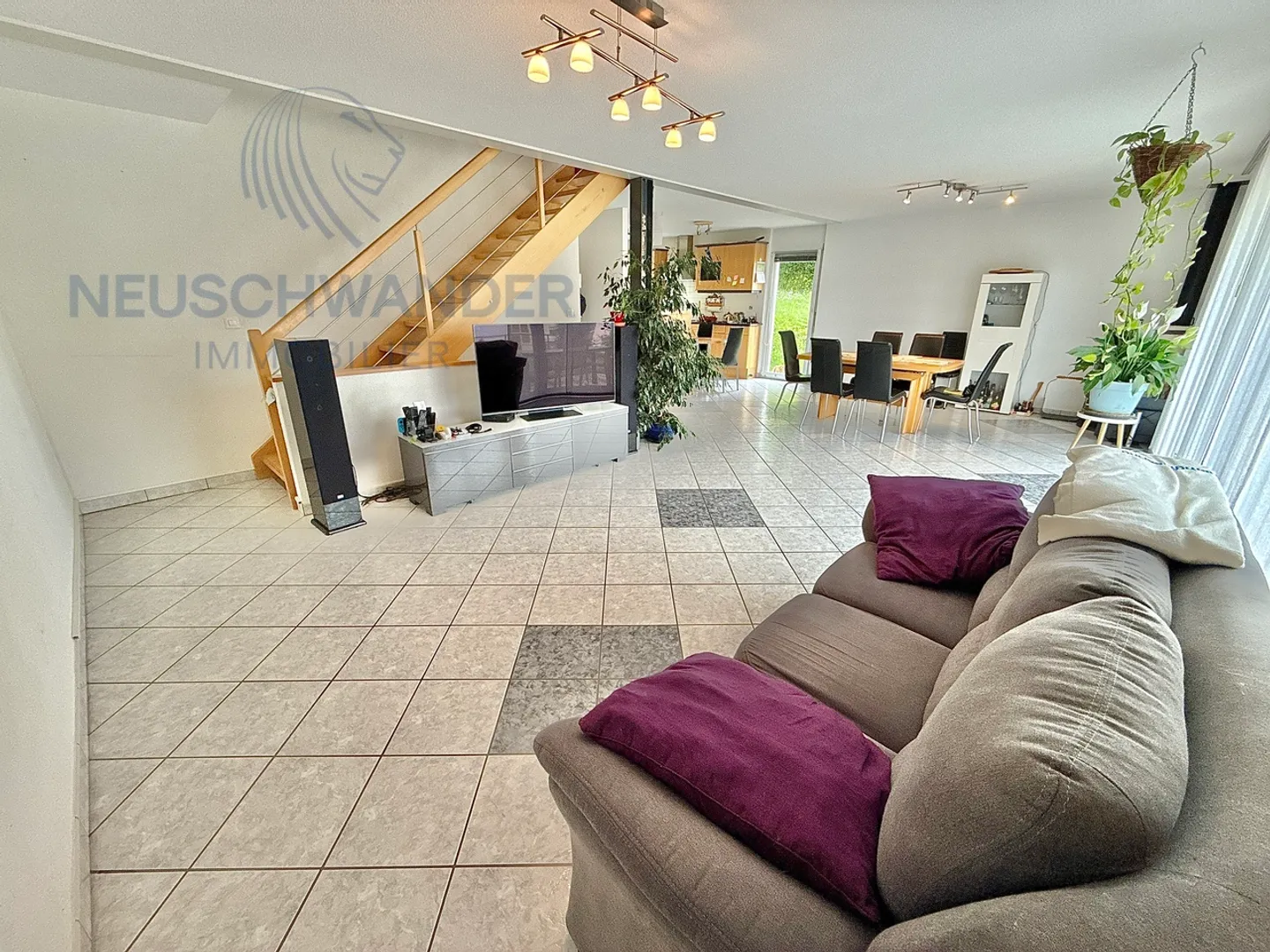 Location-vente située dans un quartier - Photo 4 sur 31