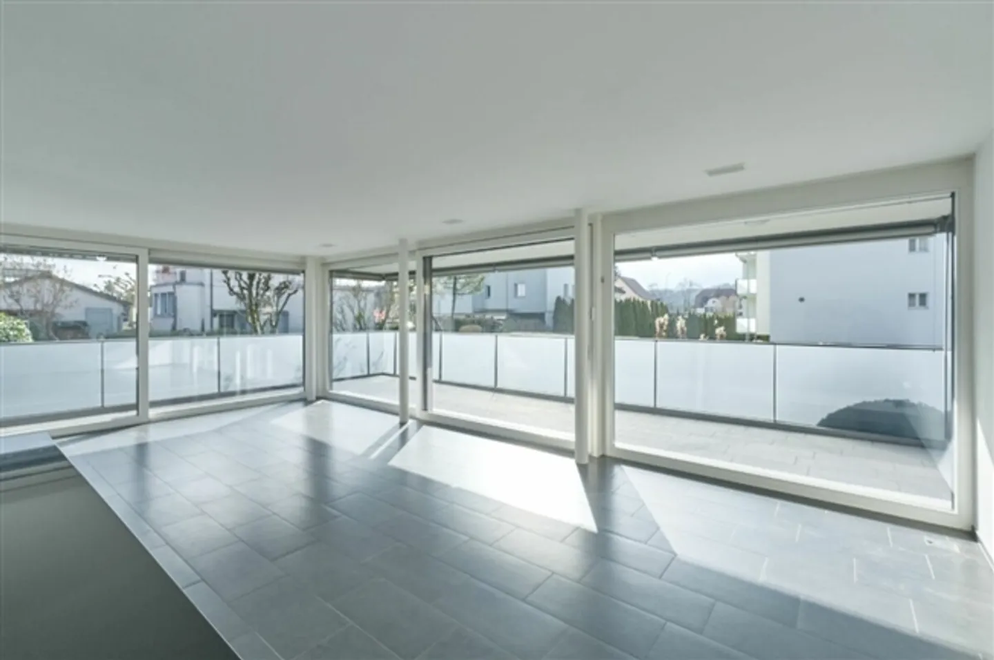 Modern and bright 4.5 room ground floor apartment in Bremgarten - Photo 4 of 9
