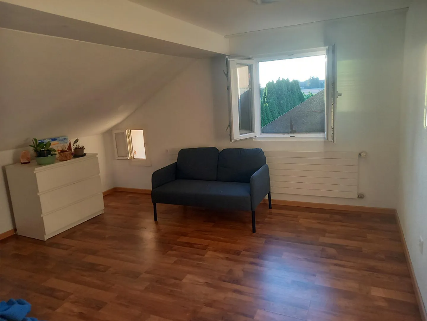 Spacious 2.5 room apartment in beautiful surroundings for rent - Photo 1 of 6