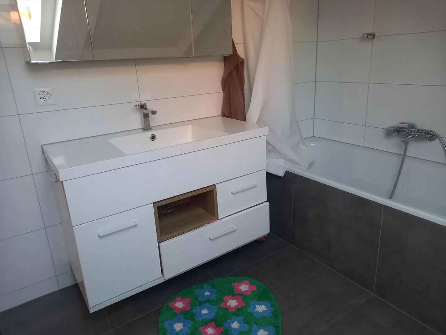 Spacious 2.5 room apartment in beautiful surroundings for rent - Photo 3 of 6