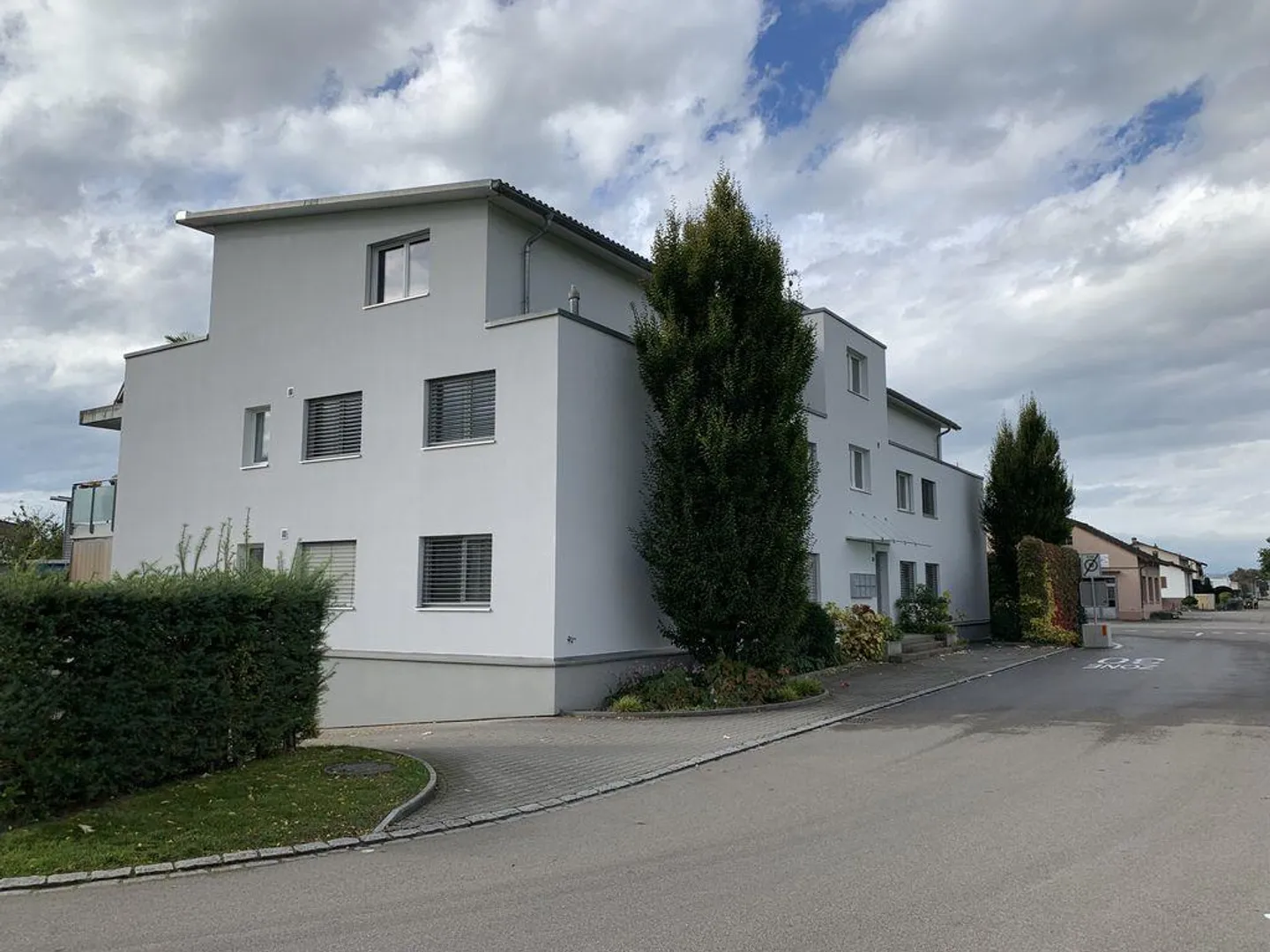 Aussenabstell- und Tiefgaragenplätze zu vermieten - Photo 3 of 3