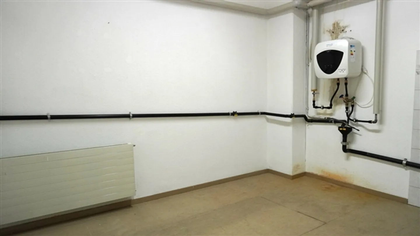 Versatile premises available for rent individually - Photo 9 of 12