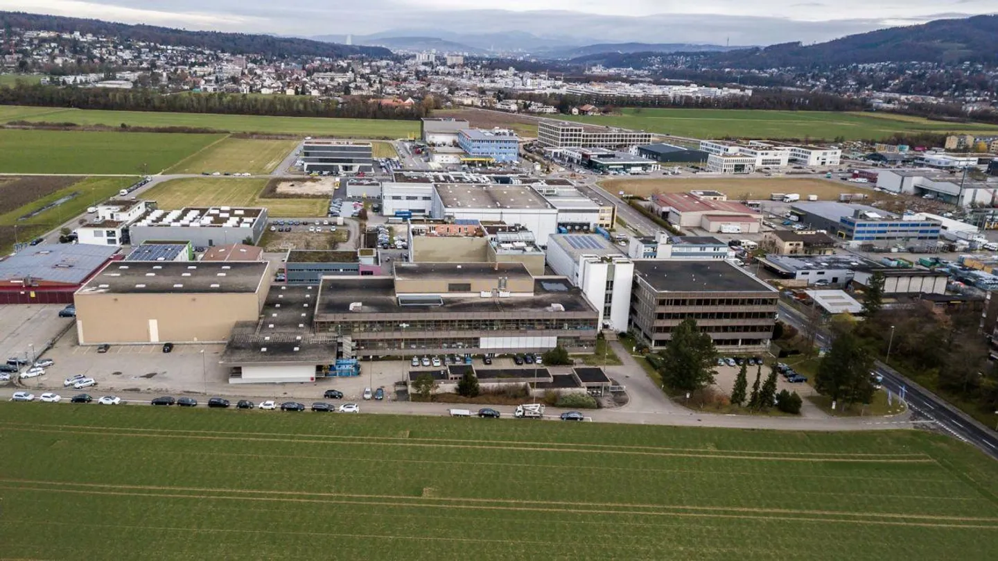 Spazi di stoccaggio in una posizione idealmente sviluppata ad Aesch - Foto 2 di 5