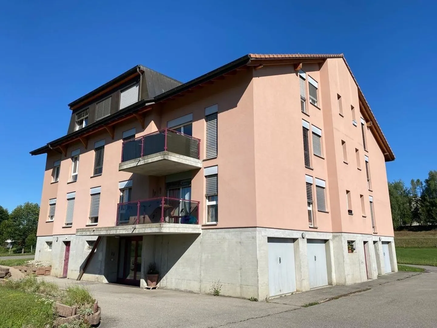 Appartement de 2,5 pièces au 1er étage - Photo 1 sur 8