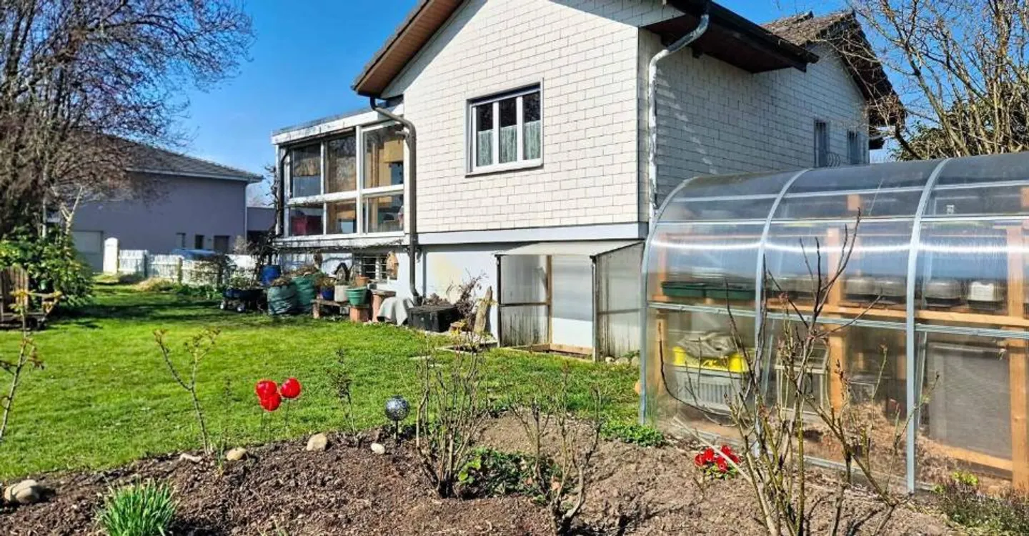 Helles Einfamilienhaus in grüner Umgebung - Foto 10 von 11
