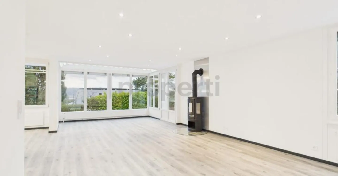 Modern 6.5-room renovated row house with garden in La Neuveville - Photo 2 of 13