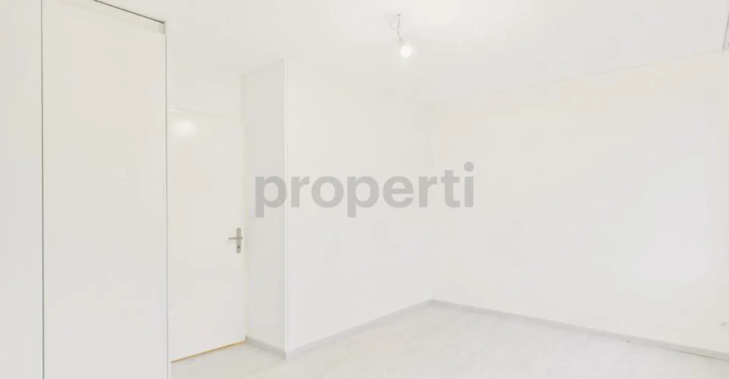 Modern 6.5-room renovated row house with garden in La Neuveville - Photo 6 of 13