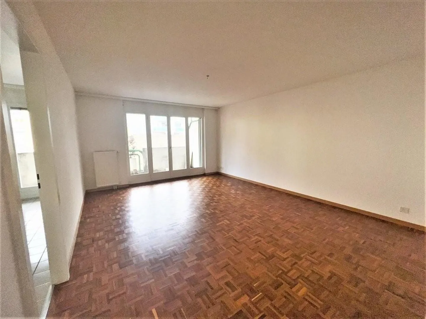 Schöne Wohnung nur wenige Schritte vom Bahnhof entfernt! - Foto 1 von 7