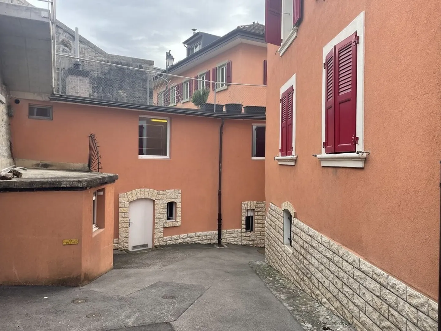 Dépôt de stockage proche de la gare - 1er loyer offert - Photo 1 sur 5