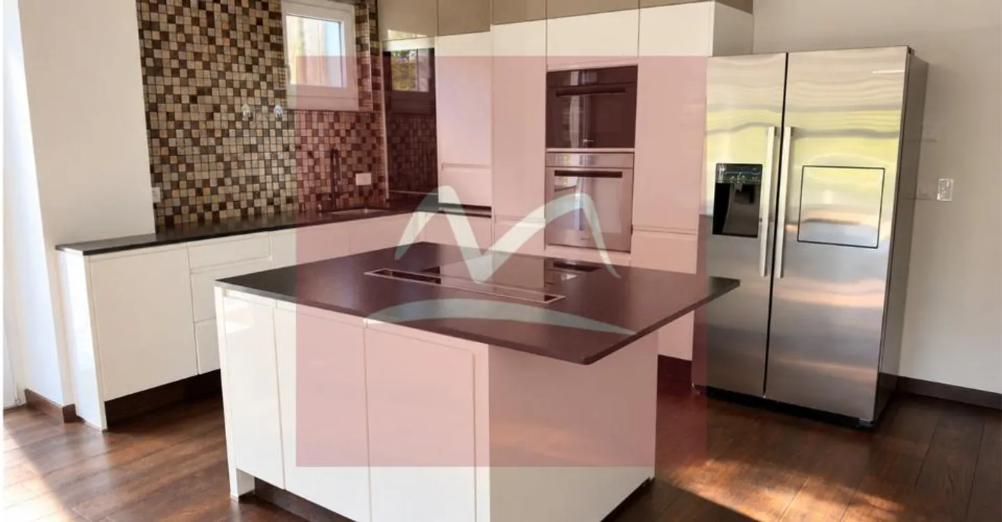 Villa 6 Zimmer - Foto 2 von 12