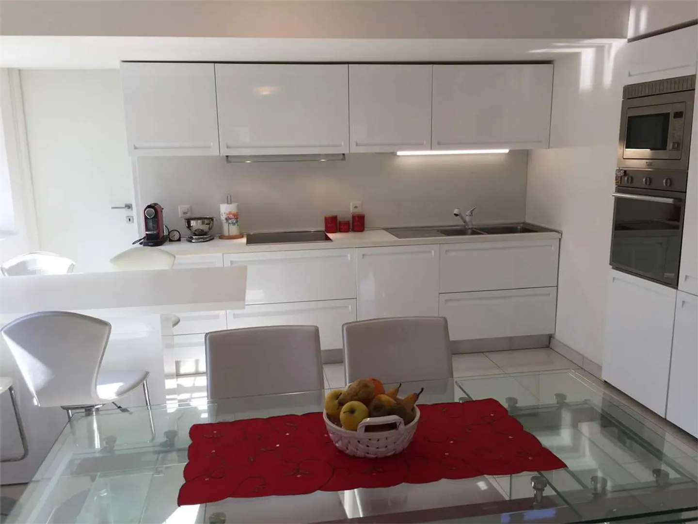 We rent a bright 3.5 apartment in Massagno near the FFS - Photo 1 of 13
