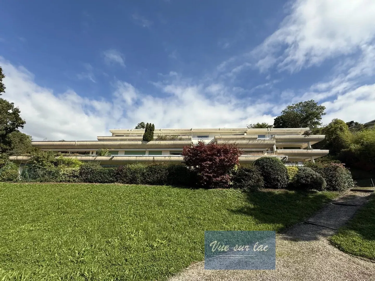 Renovated and luxurious apartment between lake, forest, and St-Georges School - Photo 2 of 13