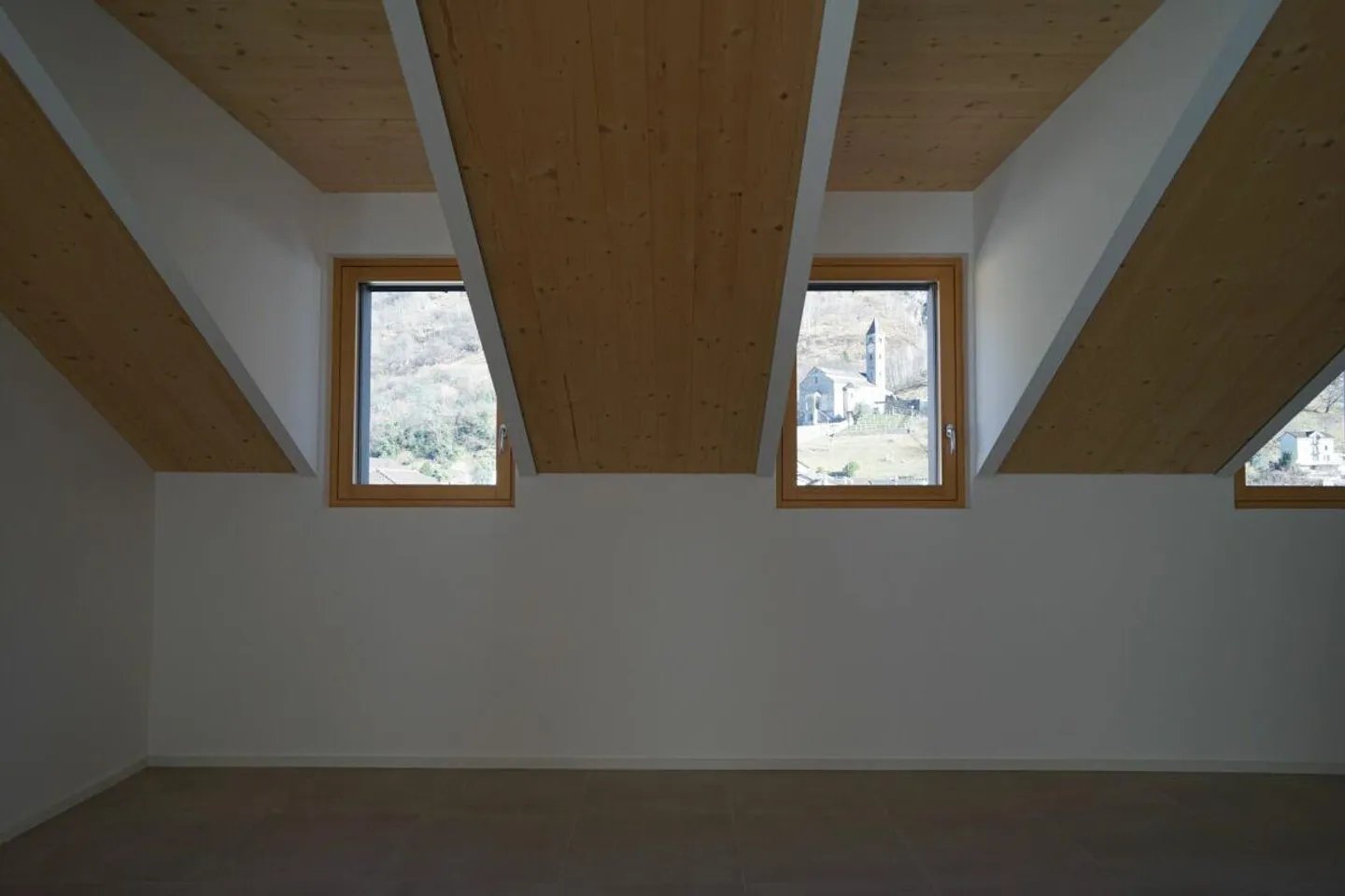 Beau penthouse avec 3,5 pièces dans une nouvelle construction - Photo 5 sur 10