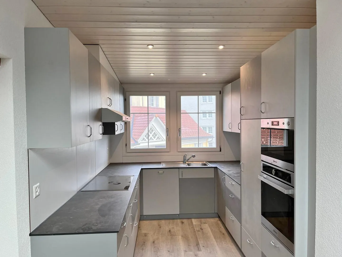 Attico di 4 stanze appena ristrutturato - Foto 1 di 18