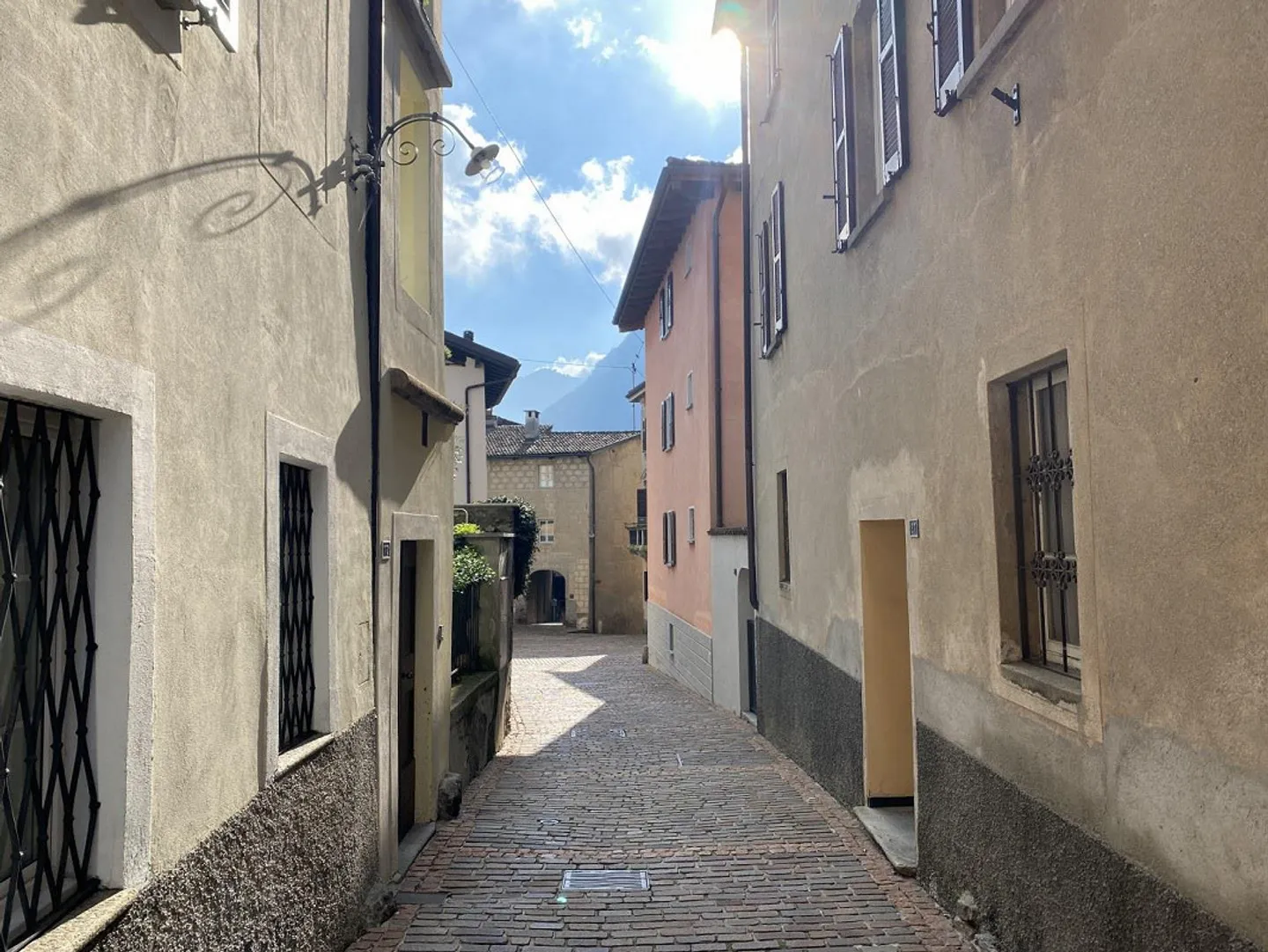 Faszinierende 2,5-Zimmer-Wohnung im Herzen des historischen Zentrums - Foto 1 von 9