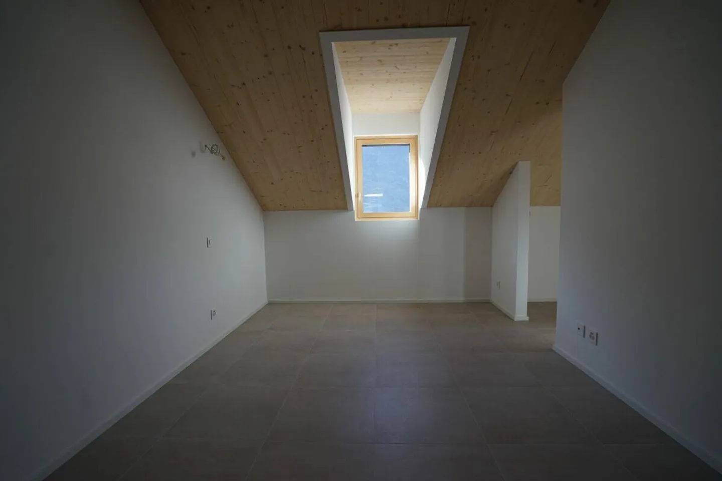 Beau penthouse avec 3,5 pièces dans une nouvelle construction - Photo 8 sur 10