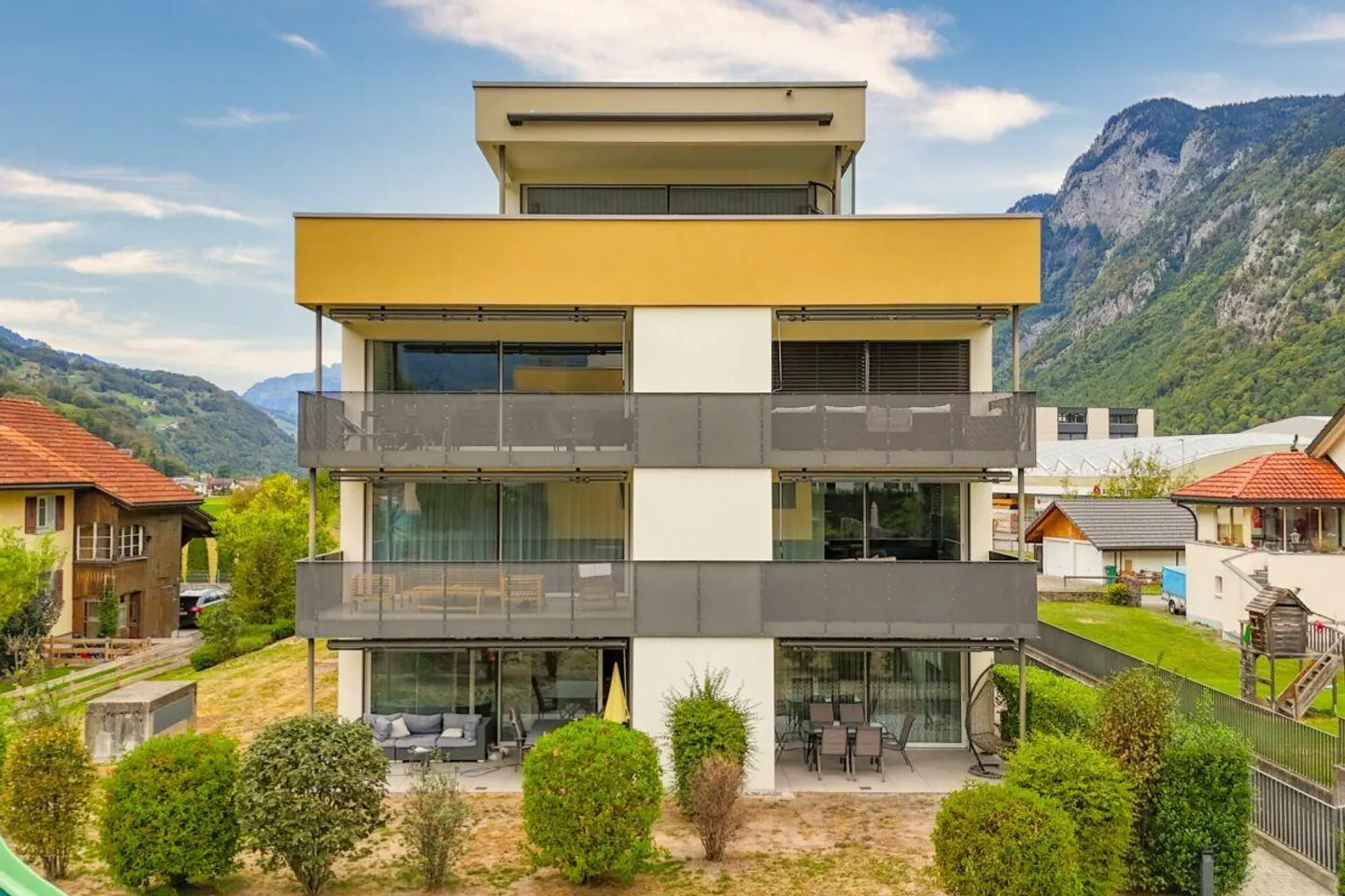 Appartamento giardino moderno con terrazza soleggiata e concetto spaziale attraente in vendita - Foto 1 di 20