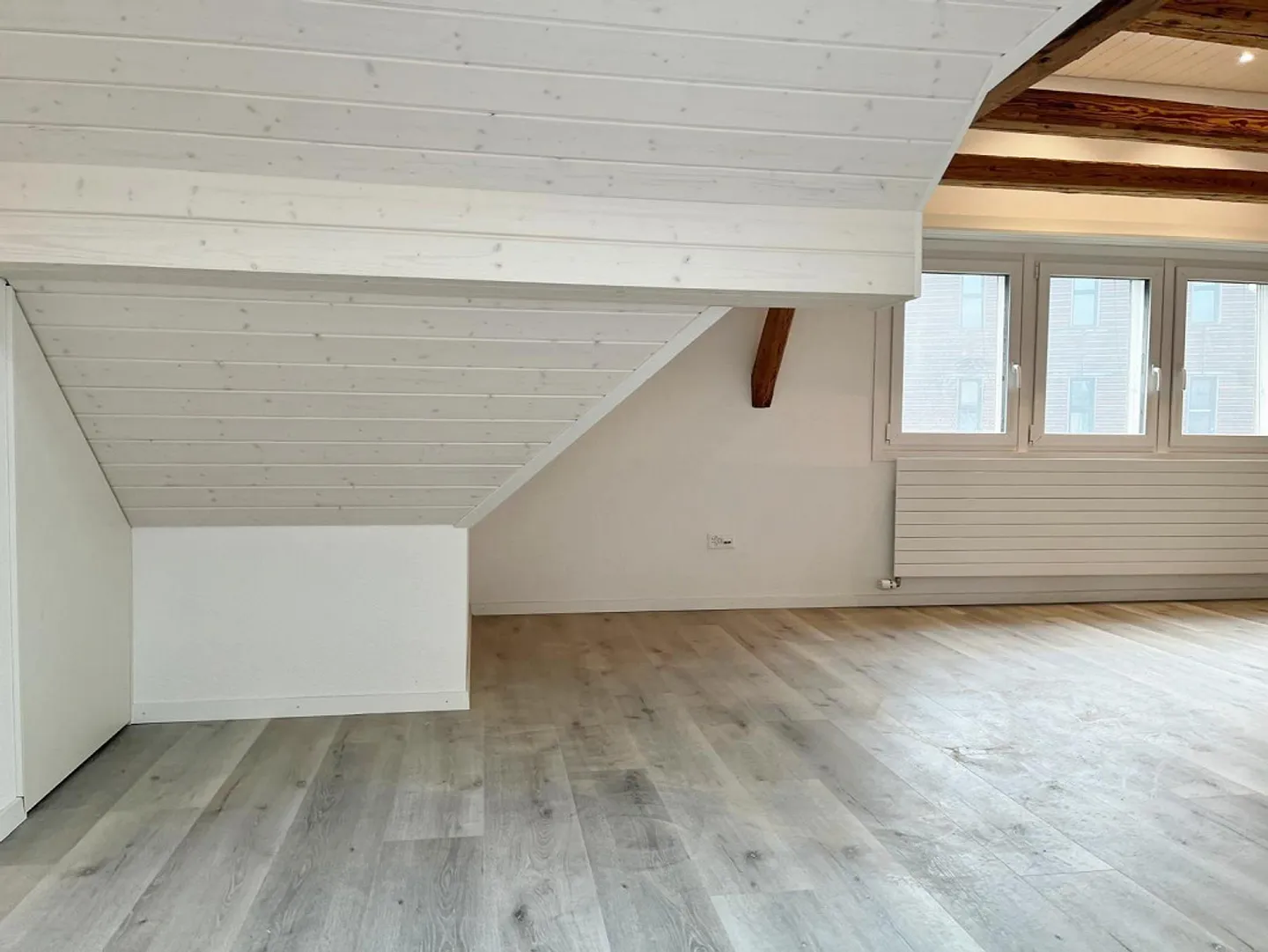 Attico di 4 stanze appena ristrutturato - Foto 17 di 18