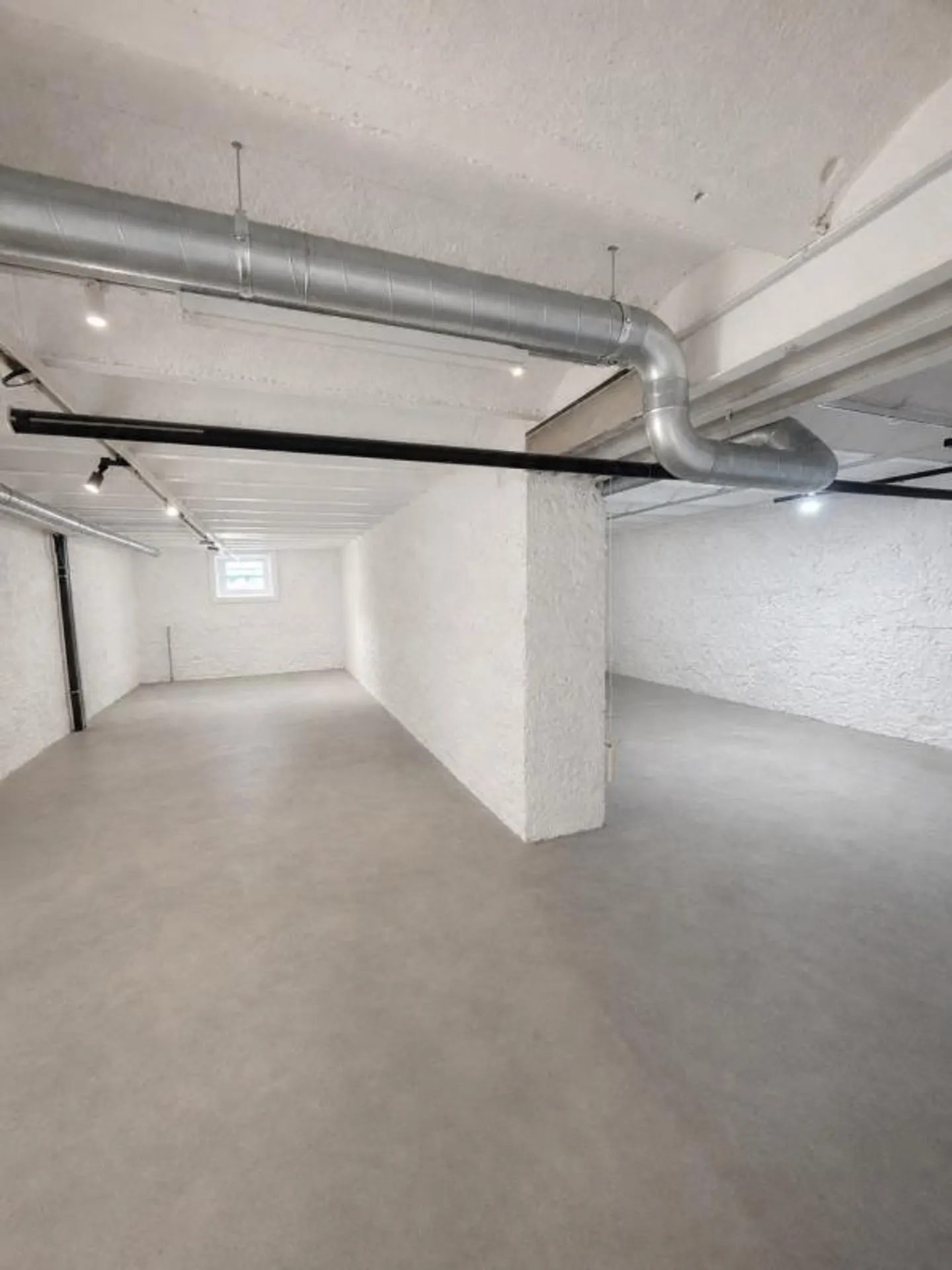 Spazio commerciale di 139m2 appena ristrutturato - Foto 1 di 13