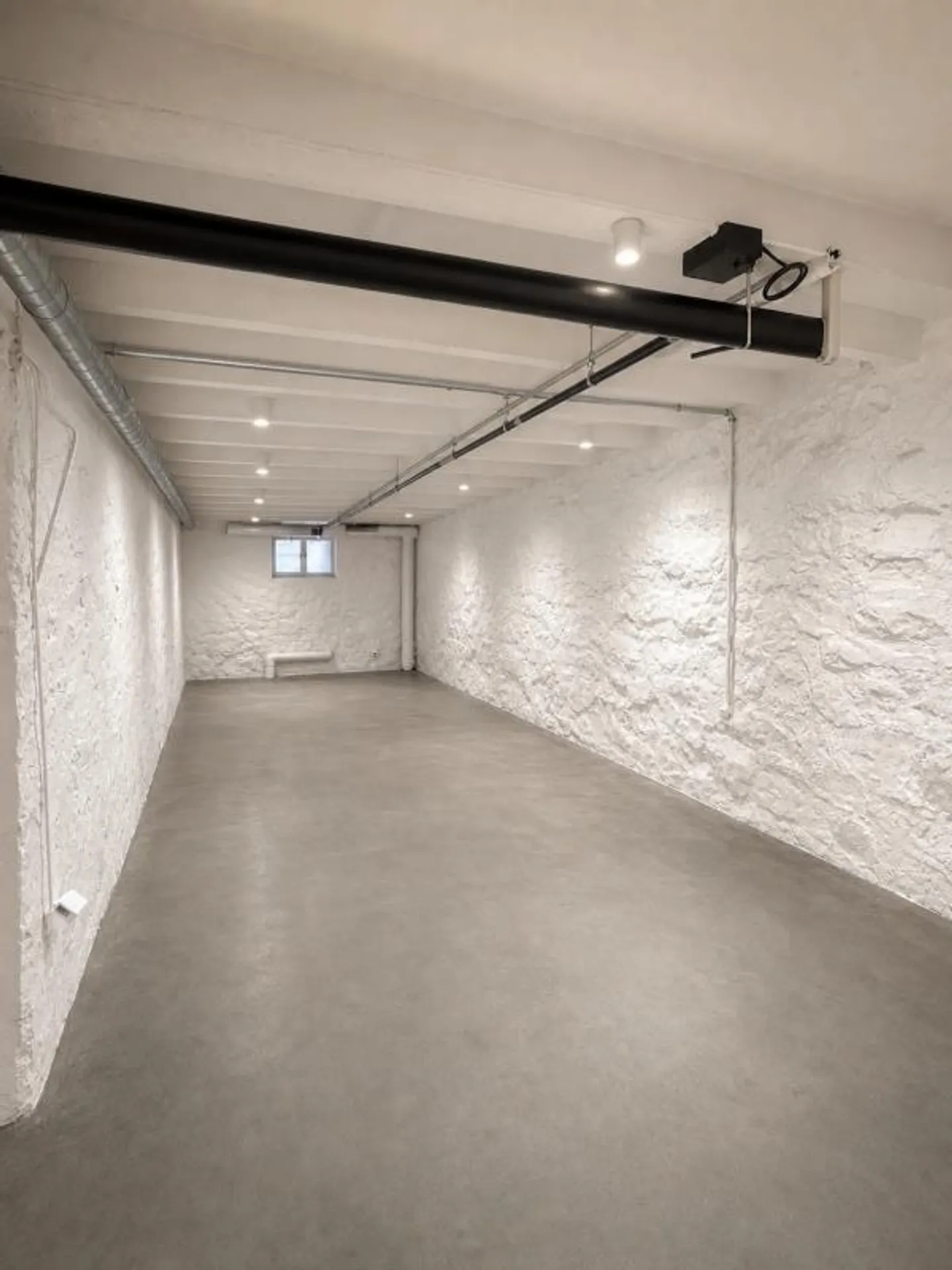 Spazio commerciale di 139m2 appena ristrutturato - Foto 4 di 13