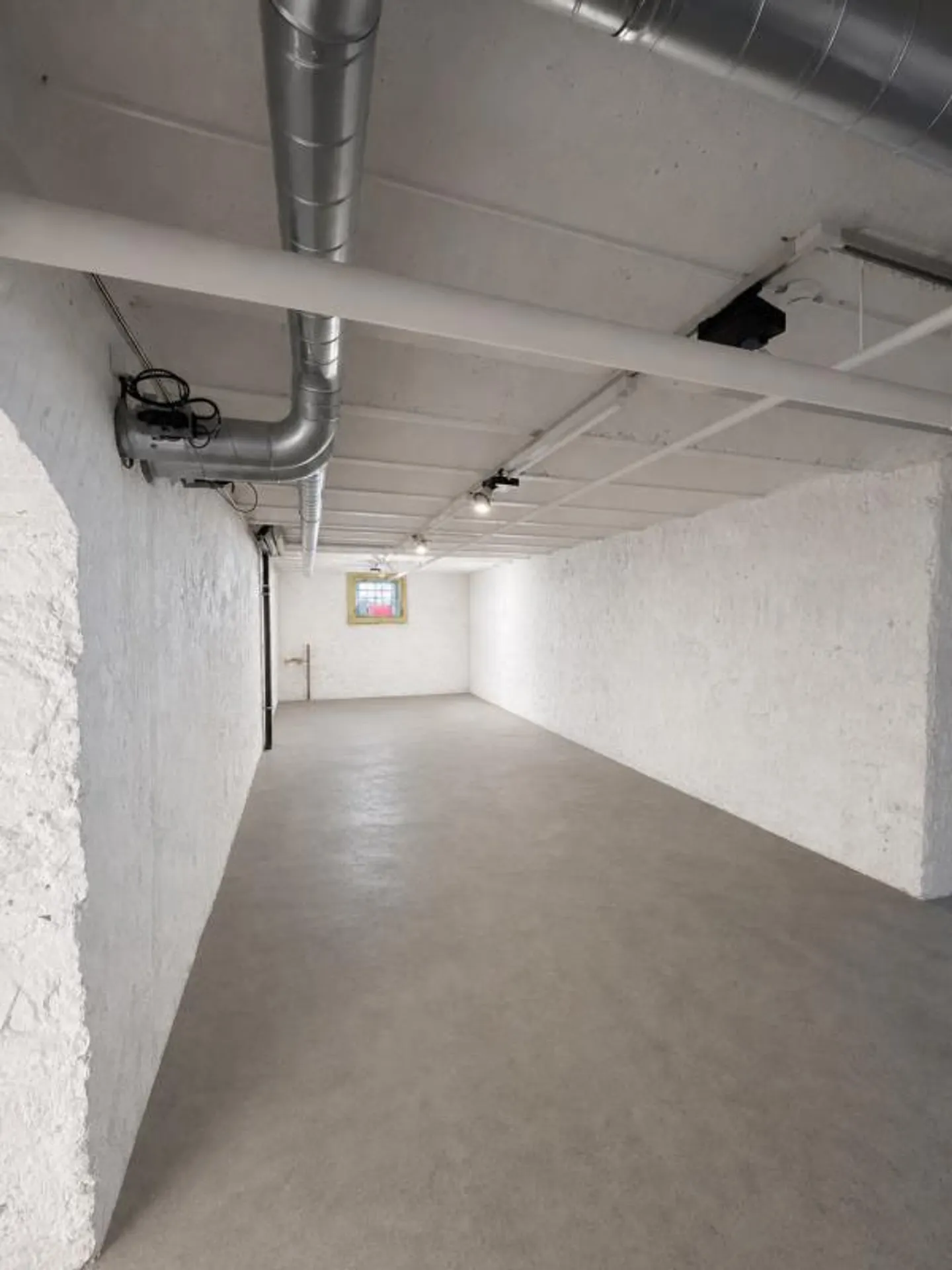 Spazio commerciale di 139m2 appena ristrutturato - Foto 5 di 13