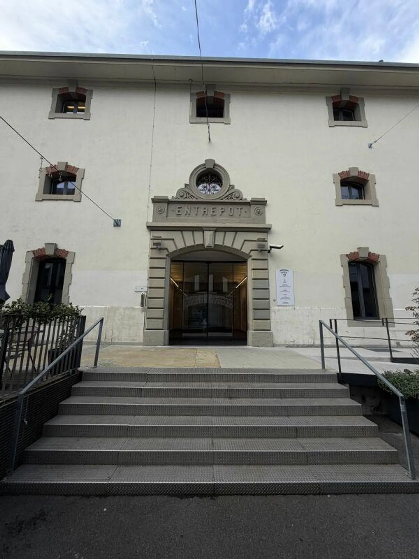 Spazio commerciale di 139m2 appena ristrutturato - Foto 9 di 13