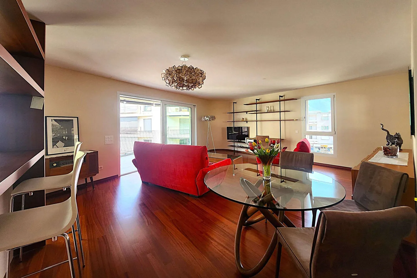 Appartamento elegante e moderno di 3,5 locali nella migliore posizione - Foto 5 di 13