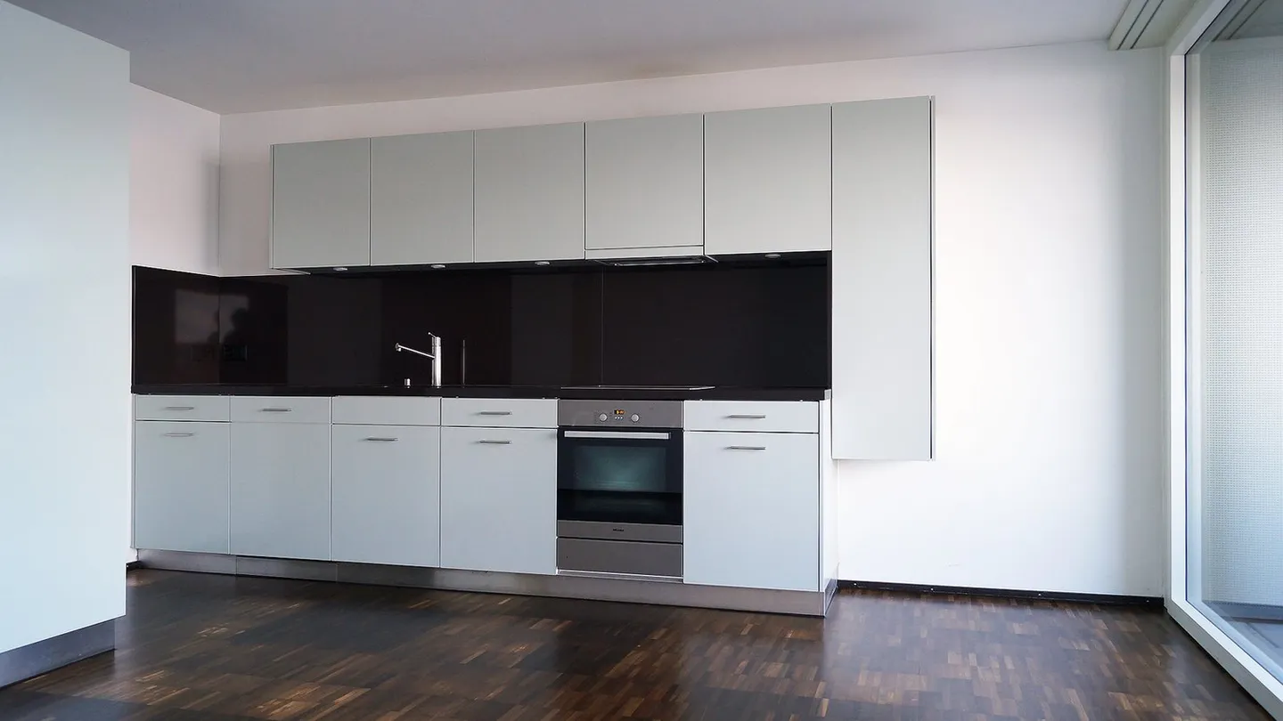 Appartement moderne de 2,5 pièces près du lac - Photo 2 sur 4