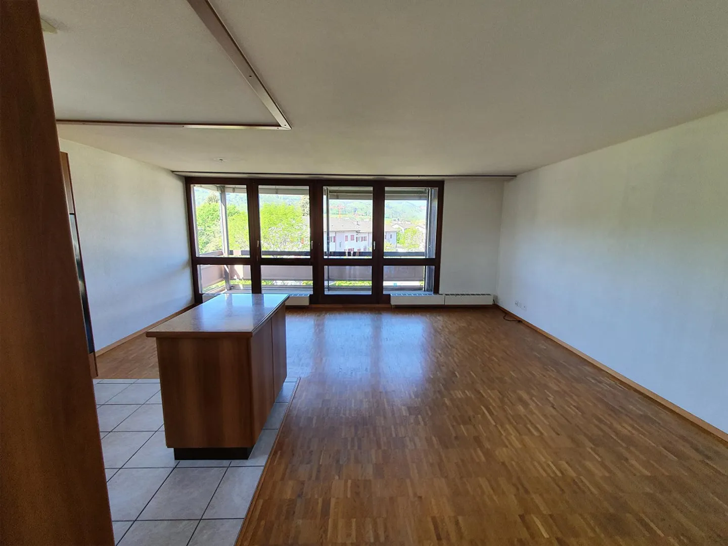 Bright, well-maintained apartment with balcony - temporarily for rent - Photo 3 of 7