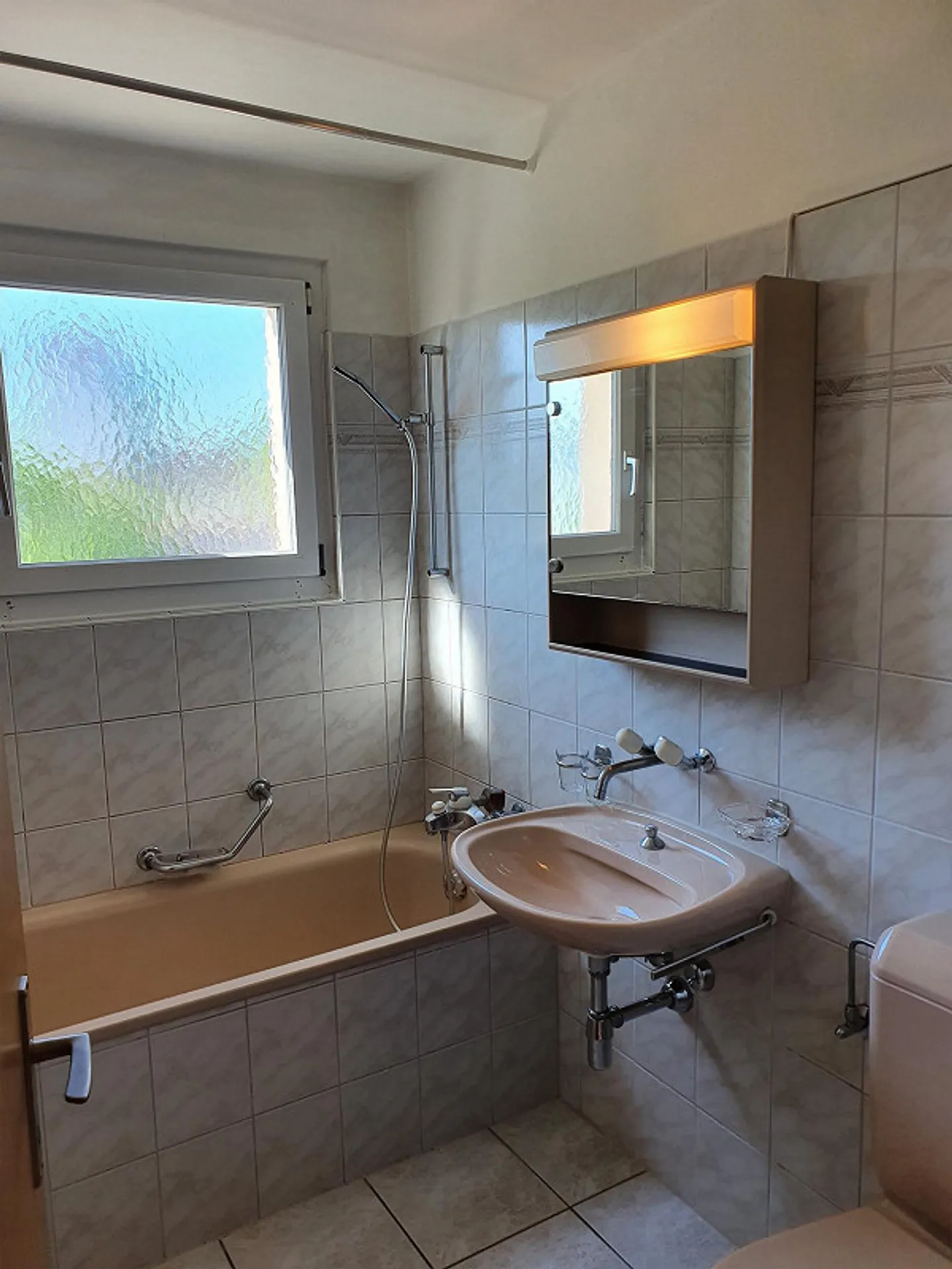 Bright, well-maintained apartment with balcony - temporarily for rent - Photo 4 of 7