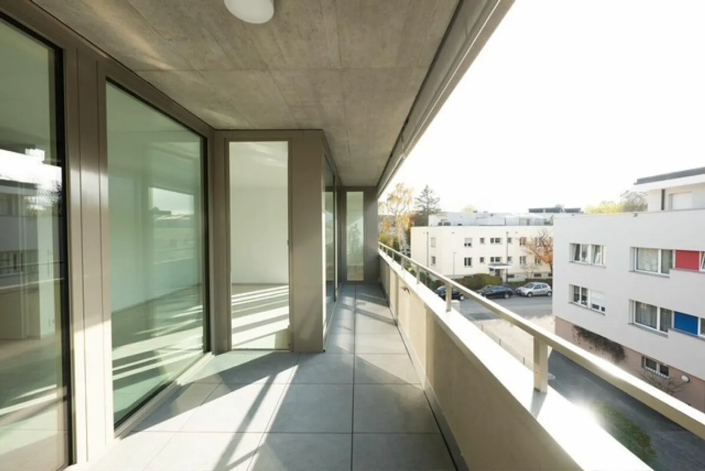 Moderne 2.5-Zimmerwohnung mit Terrasse - Foto 2 von 6