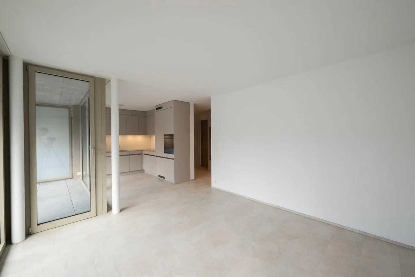 Moderne 2.5-Zimmerwohnung mit Terrasse - Foto 3 von 6