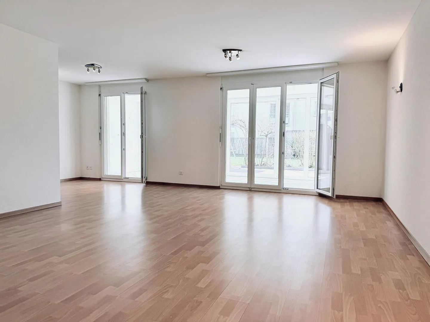 Condominium with garden seating area for sale - Photo 2 of 9