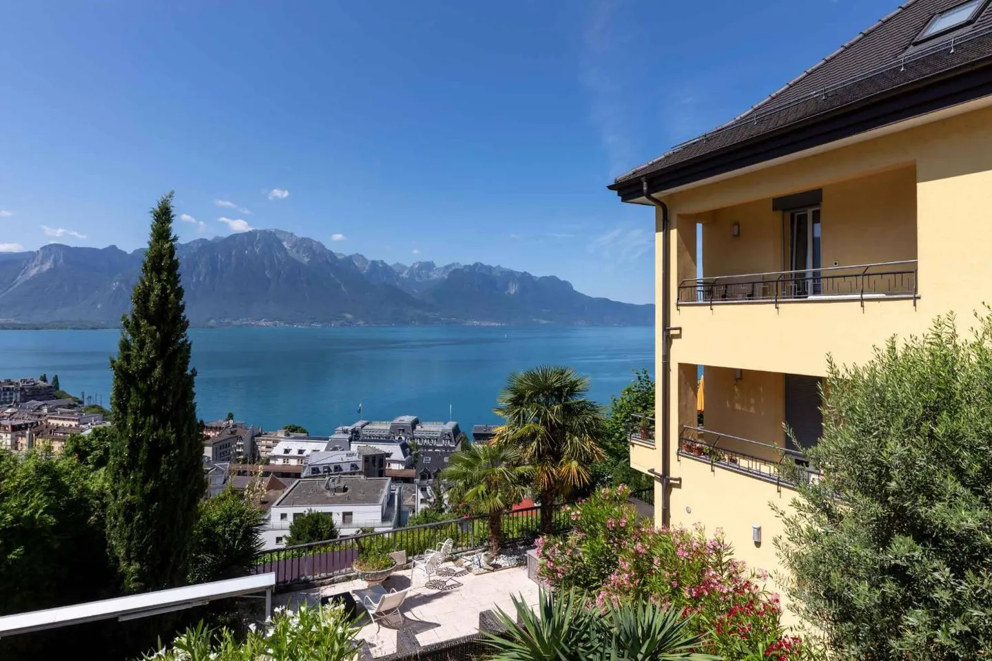 Appartement Charmant avec Vue - Photo 1 sur 10