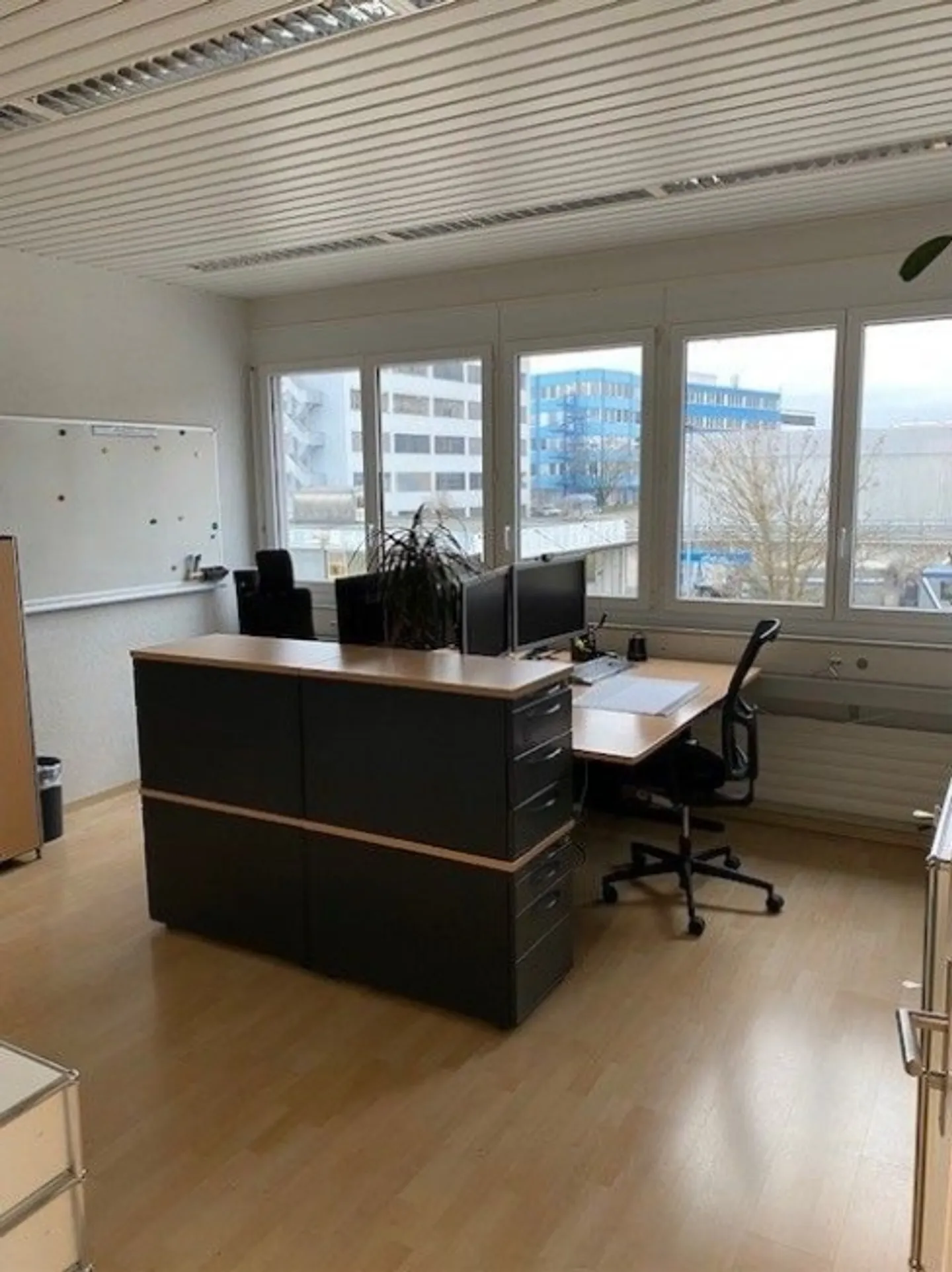 Vermietung von bis zu 160 m2 Bürofläche / Gewerbefläche von 559 m2 kann bei Bedarf dazu gemietet werden - Foto 7 von 13