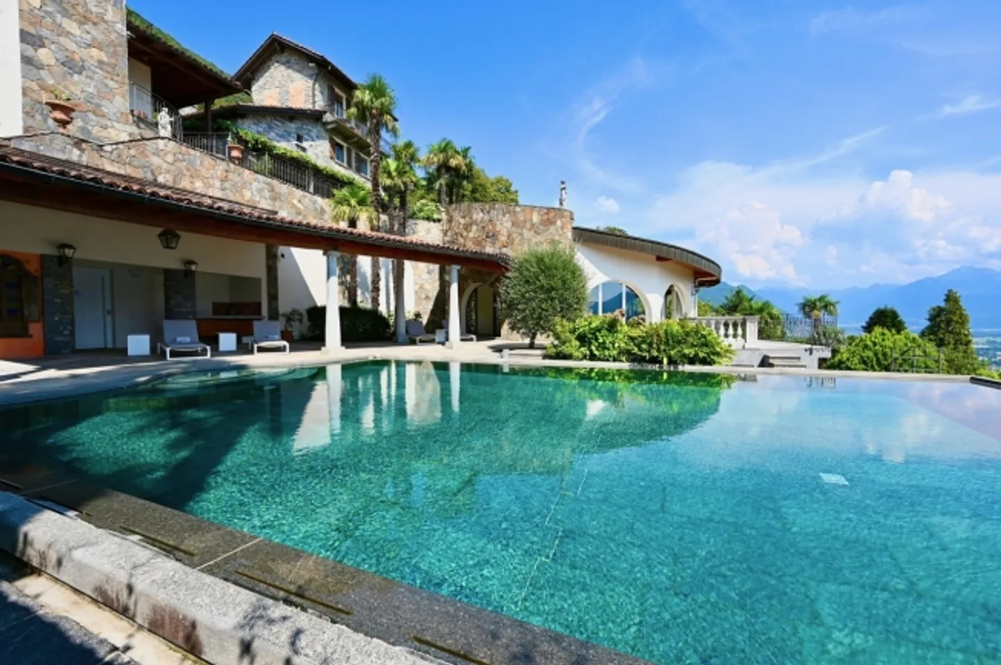 Casa vacanze - Villa con vista mozzafiato sul lago - Offerta unica - Foto 1 di 19