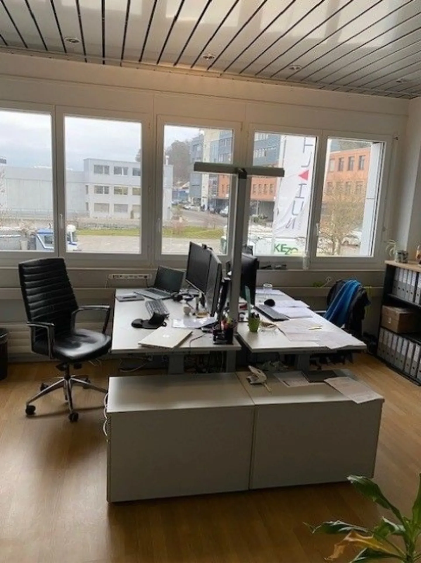 Vermietung von bis zu 160 m2 Bürofläche / Gewerbefläche von 559 m2 kann bei Bedarf dazu gemietet werden - Foto 6 von 13