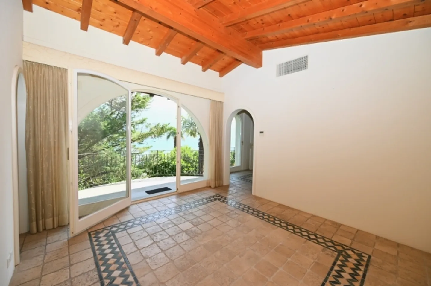 Casa vacanze - Villa con vista mozzafiato sul lago - Offerta unica - Foto 8 di 19