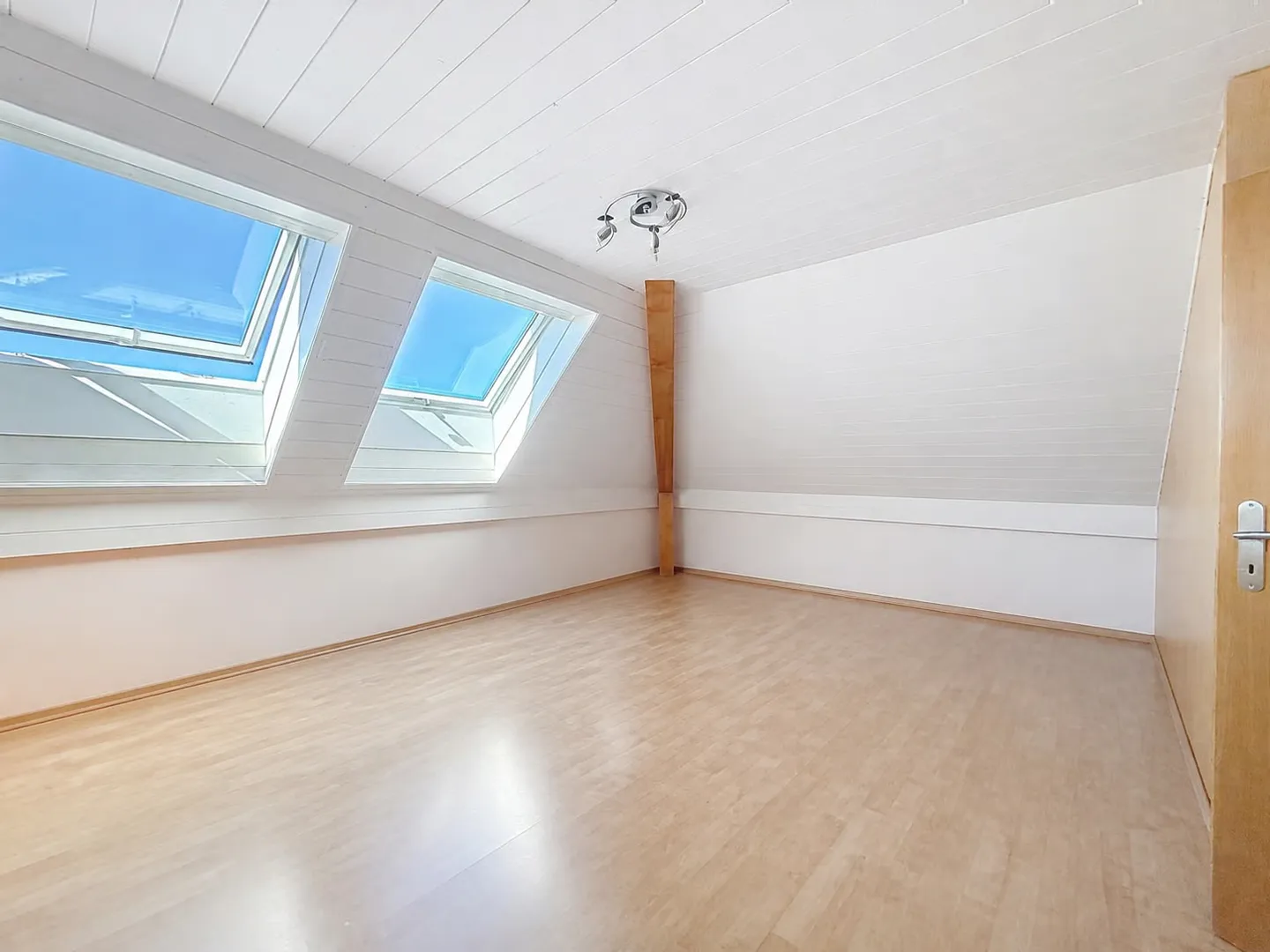 Appartement Charmant avec Vue Lac - Photo 7 sur 13