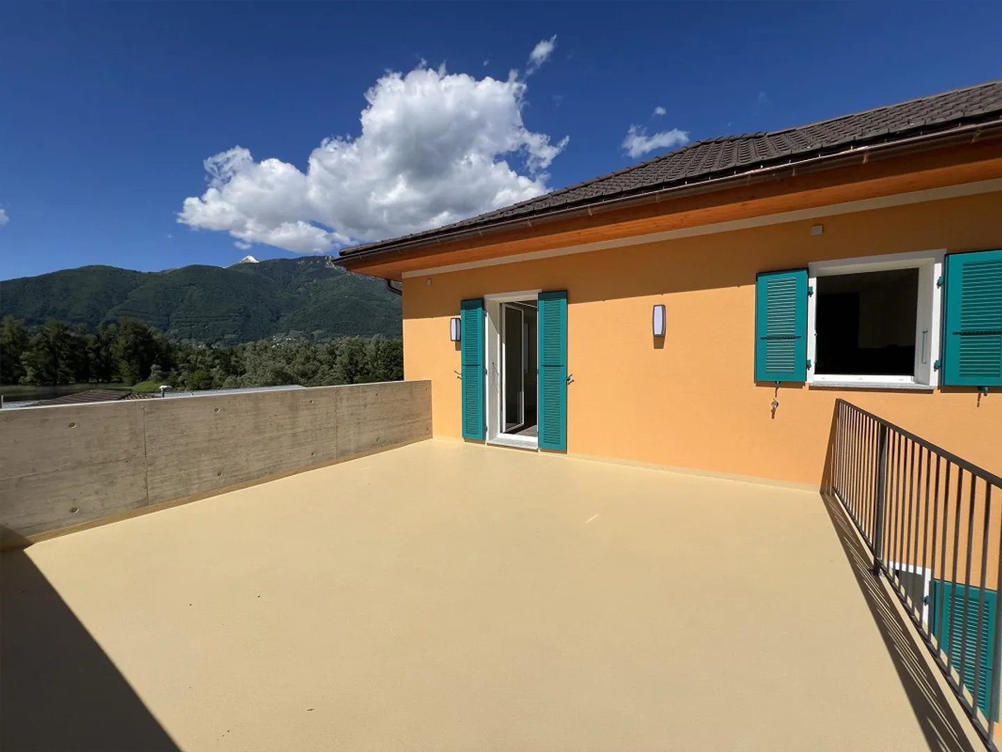 Magnifique Attique avec Terrasse Ensoleillée sur Bolle di Magadino - Photo 7 sur 30