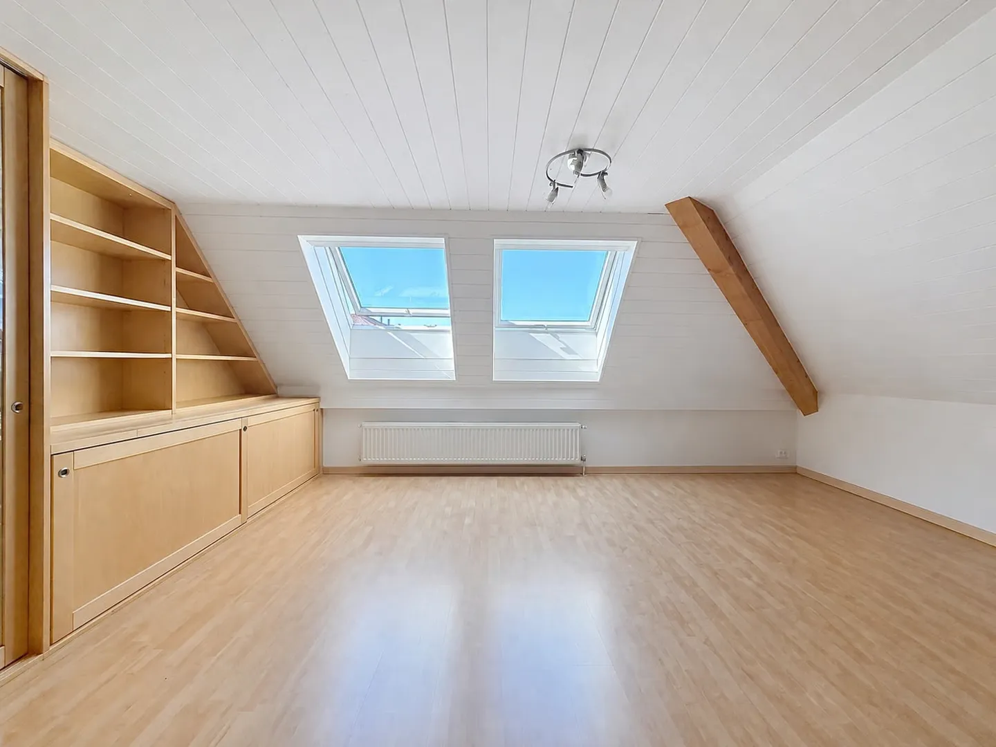 Appartement Charmant avec Vue Lac - Photo 8 sur 13