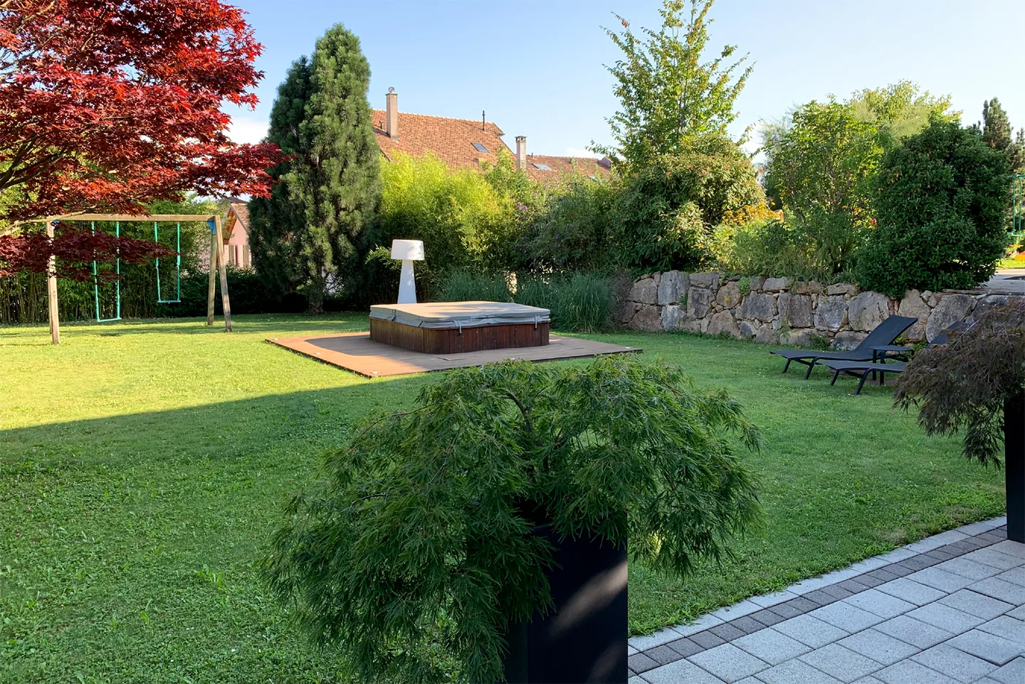 Incantevole villa a schiera d'angolo in una zona tranquilla - Foto 1 di 11