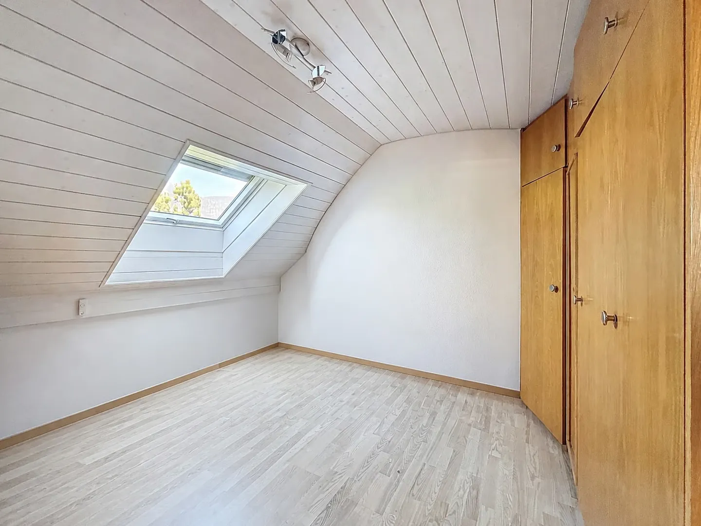Appartement Charmant avec Vue Lac - Photo 9 sur 13