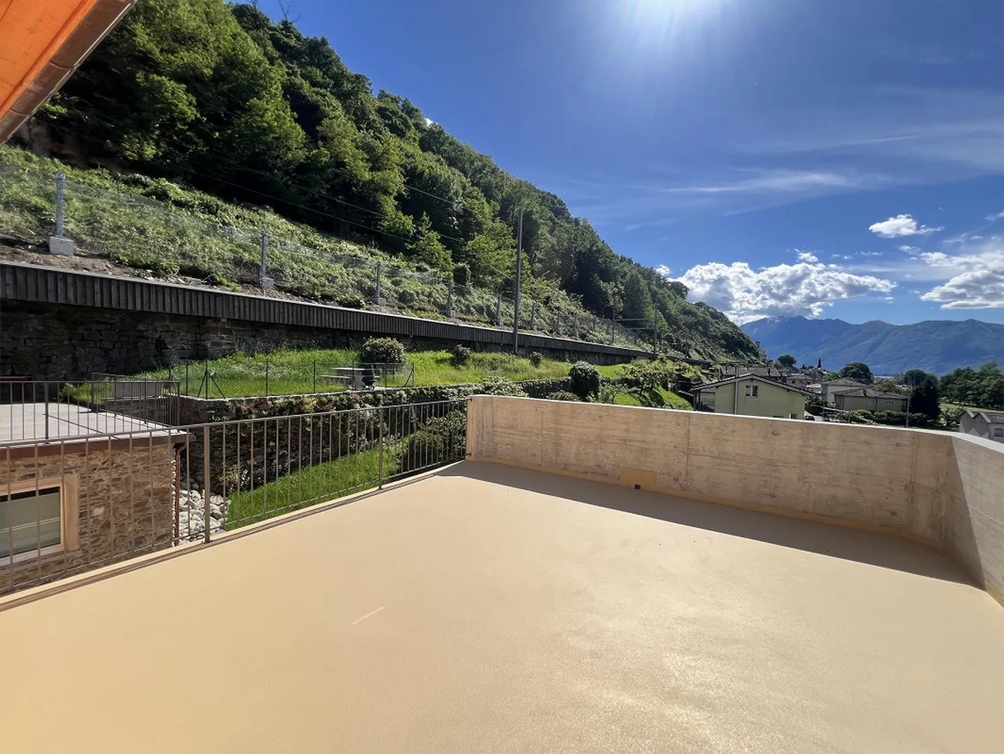 Magnifique Attique avec Terrasse Ensoleillée sur Bolle di Magadino - Photo 8 sur 30