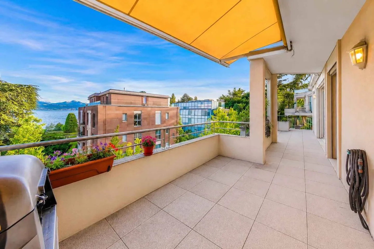 Appartement de Luxe avec Vue sur Lac - Photo 1 sur 12