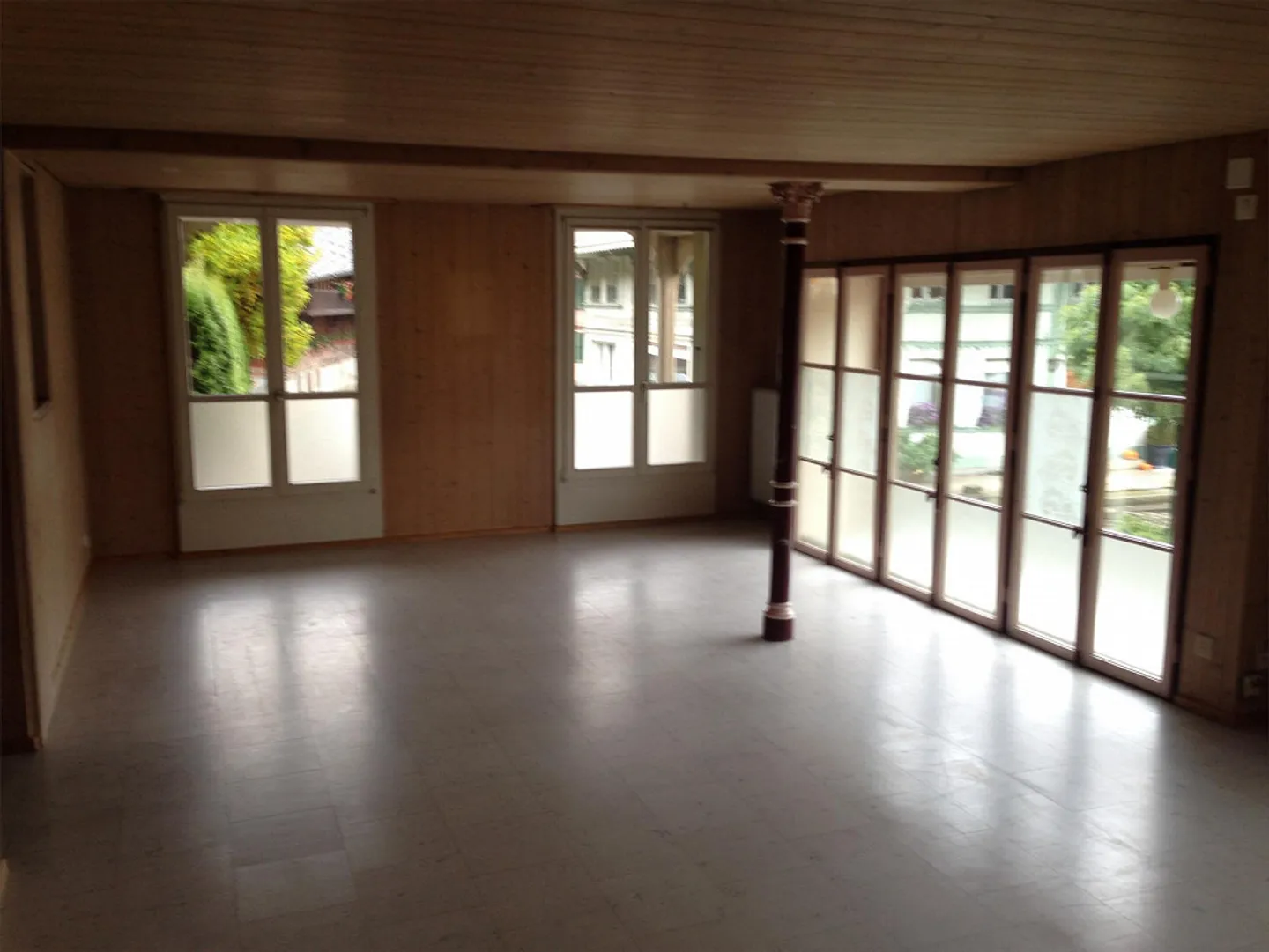 Logement spacieux et temporaire près de la gare 4,5 pièces + chambre séparée - Photo 1 sur 13